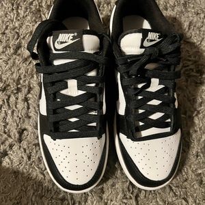 Nike dunk low size 6 in boys BRAND NEW comes in original box